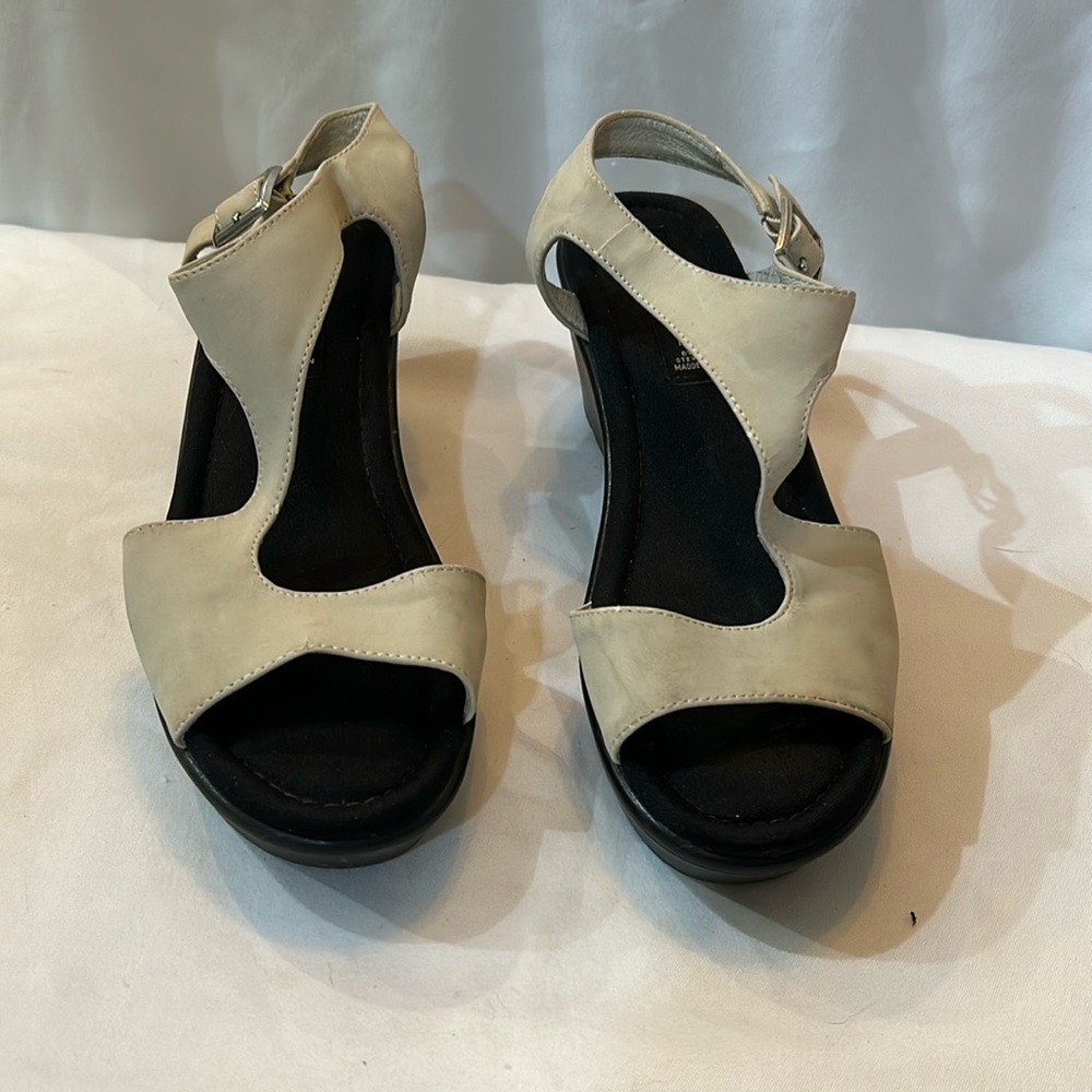 Cream wedge